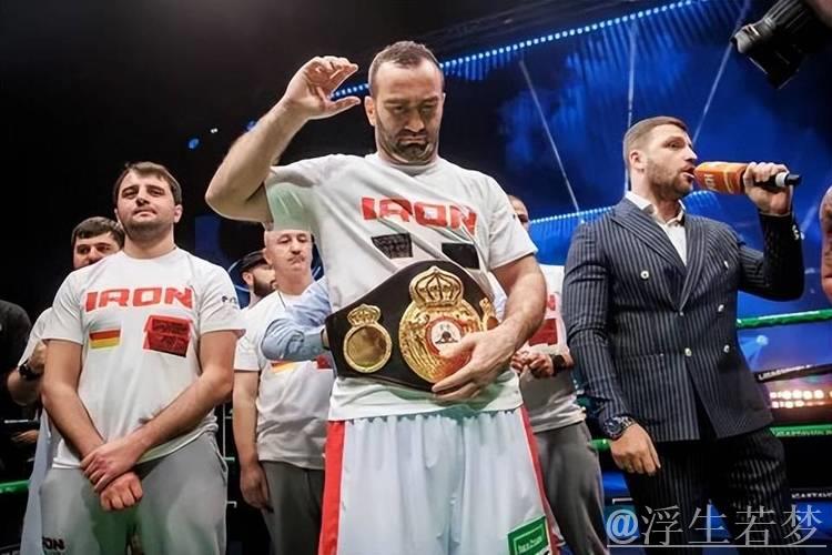 迪拜见证传奇陨落！穆拉特·加西耶夫加冕拳王金腰带